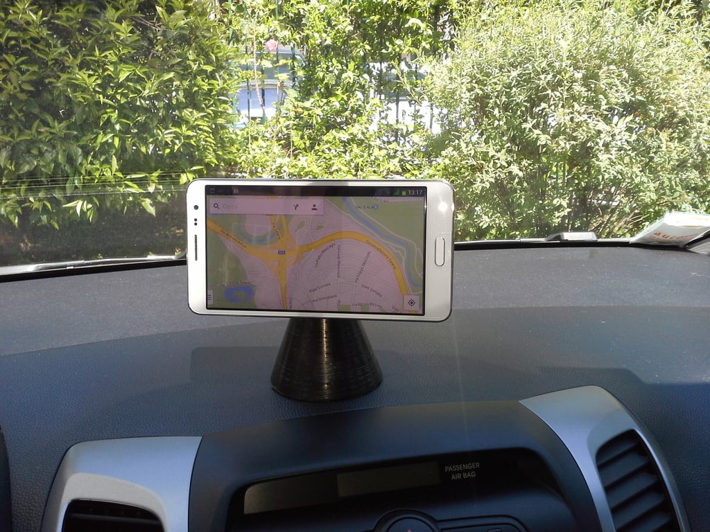 Fixation magnétique pour smartphones dans les voitures