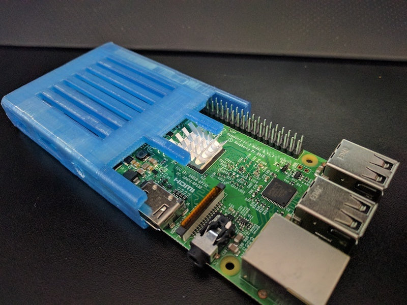 RPI2/3 Boîtier avec espace pour plaque de refroidissement