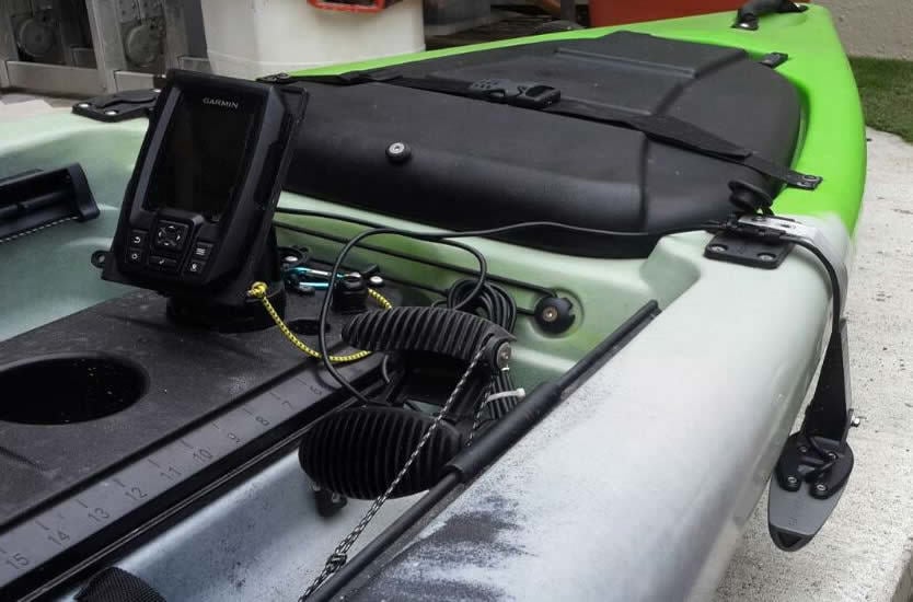 Bras de transducteur Garmin 4DV avec support Scotty pour kayaks
