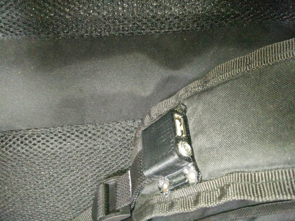 Sangles de sac à dos avec ports USB et Jack 3,5 mm pour le chargement et le son