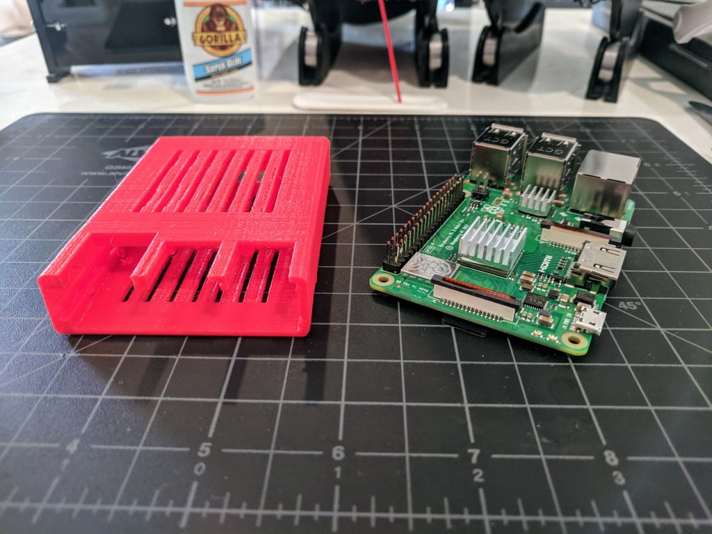 Boîtier pour Raspberry Pi 3 B+ avec espace pour dissipateur thermique