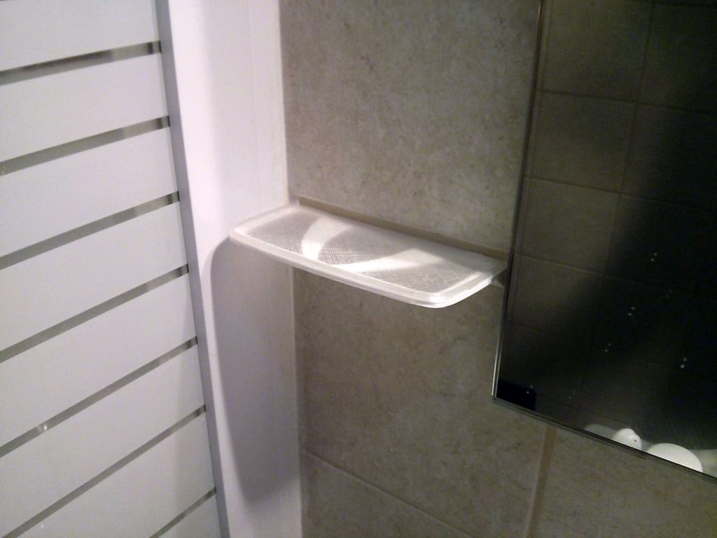 Etagère de salle de bain avec plateau transparent