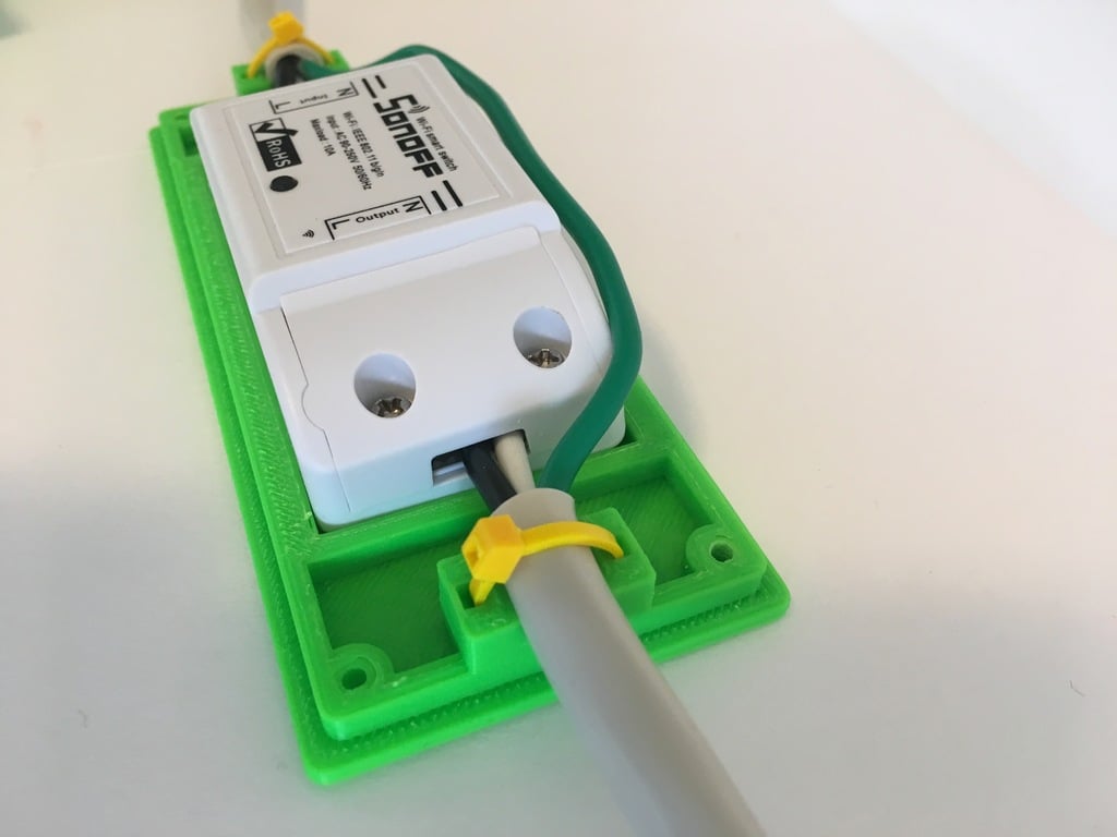 Armoire de commutation contrôlée par WiFi Sonoff 10A avec bouton-poussoir et tension de câble