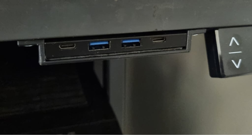 Hub USB Simplecom montable sous le bureau