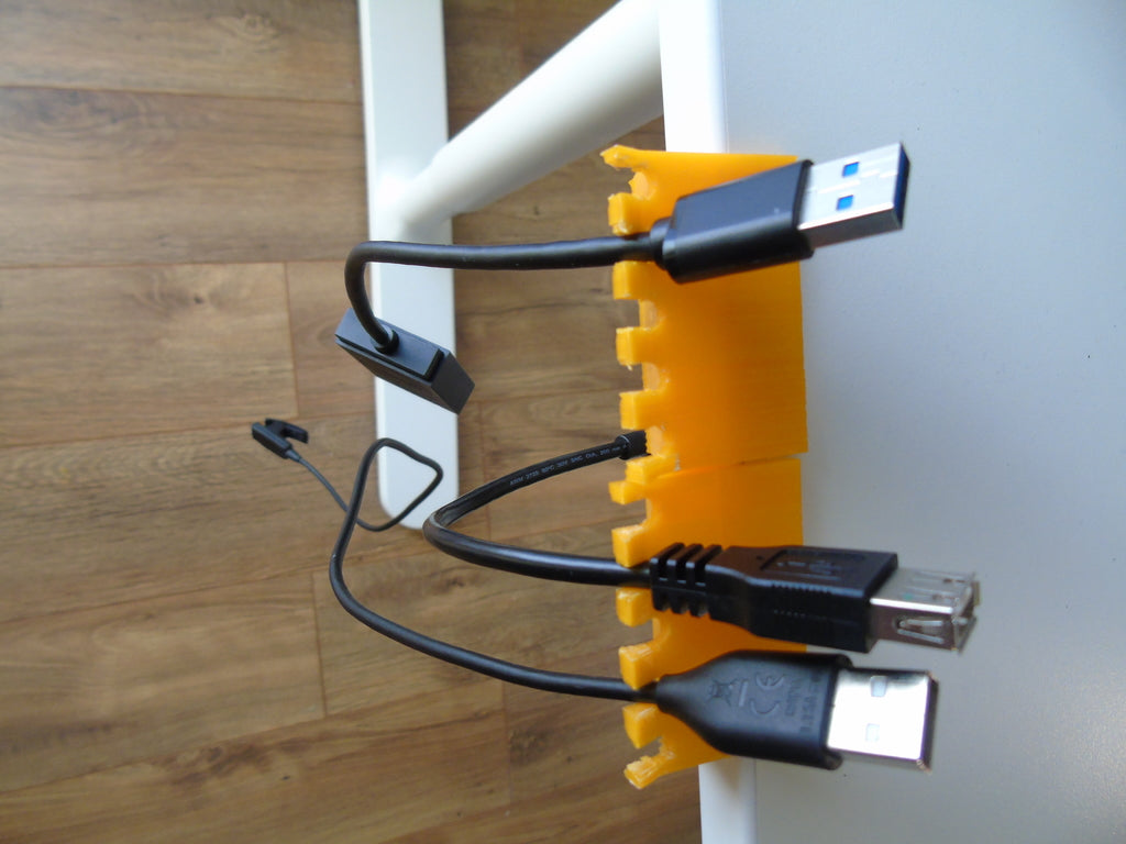Support USB pour table Bekant d&#39;Ikea