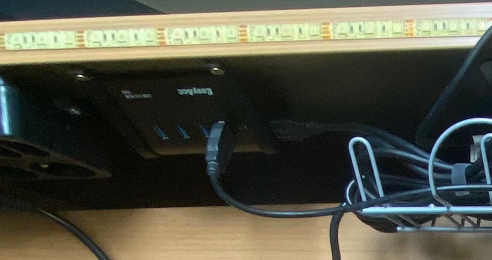 Montage sur hub USB EasyAcc pour bureau/mur