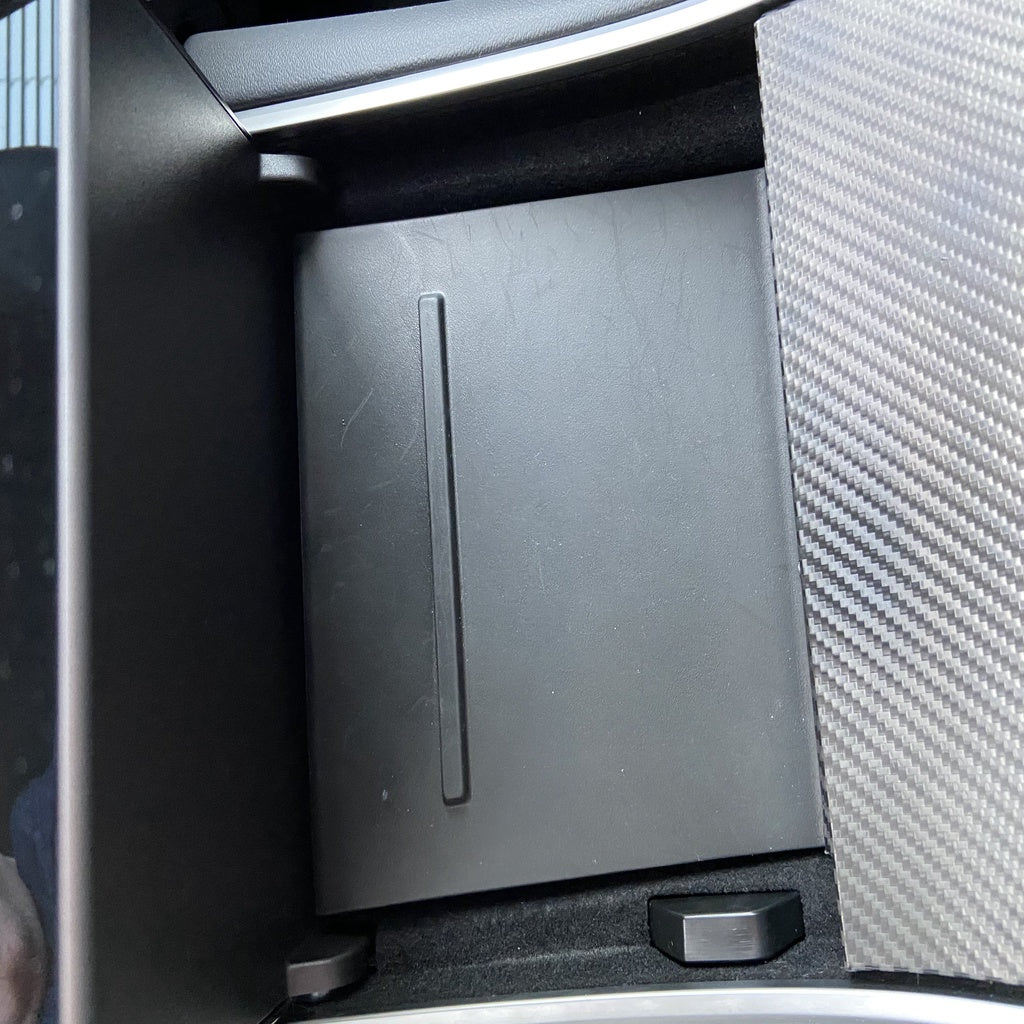 Chargeur sans fil pour Tesla Model 3 basé sur un chargeur Ikea bon marché