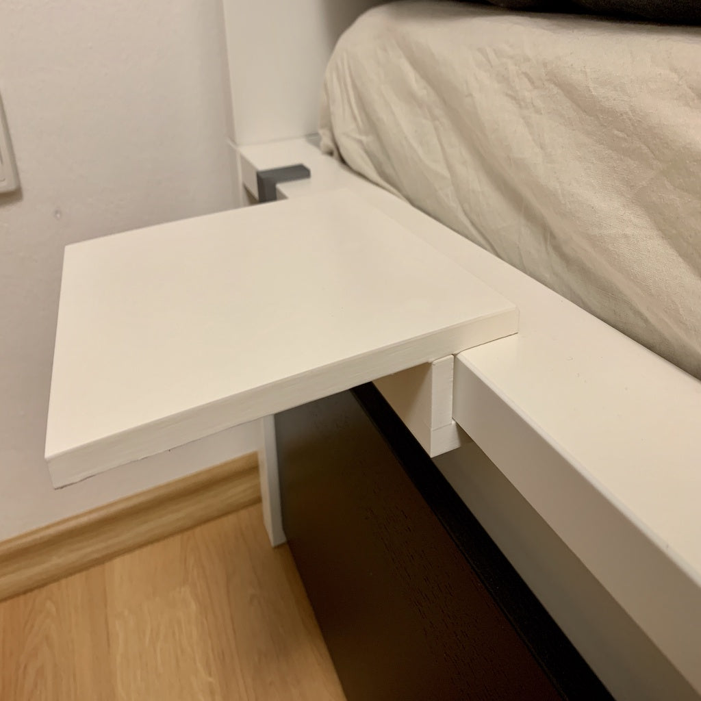 Table de nuit IKEA MALM pour téléphones portables et autres