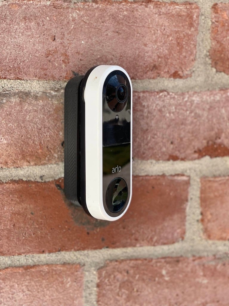 Arlo Doorbell, montage à un angle de 45 degrés