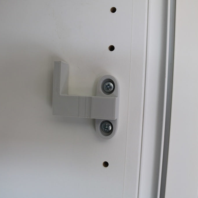 Assemblage Ikea Skådis pour armoire Pax