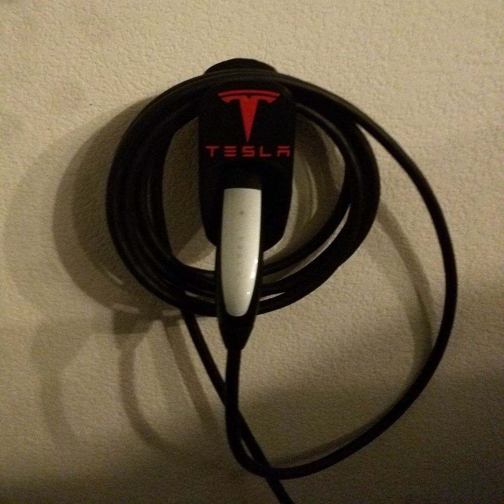 Version plus grande de l&#39;organisateur de câbles pour connecteur mural Tesla
