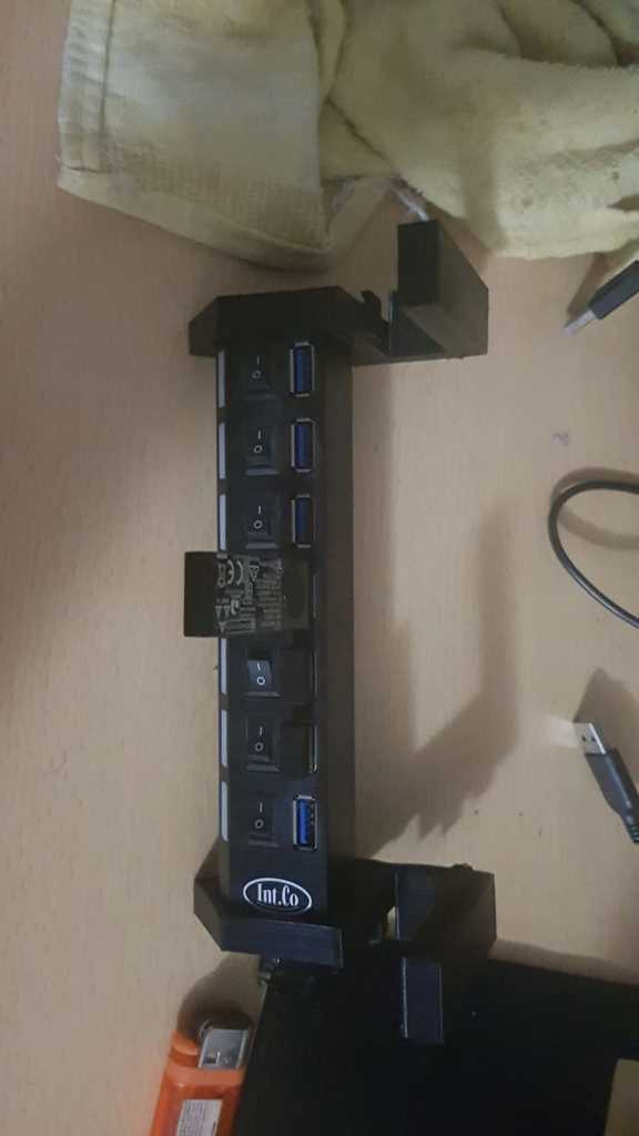 Support de hub USB à 7 ports avec gestion des câbles et montage sur table