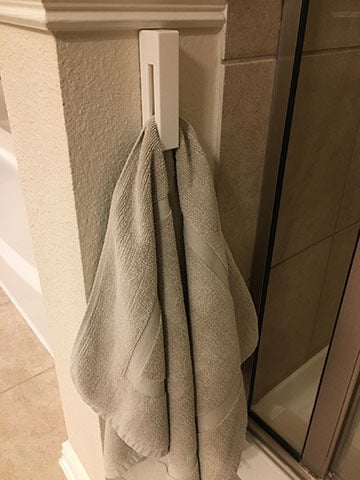Porte-serviettes en marbre avec crochet interne