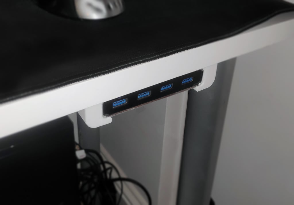 Hub USB Moshi iLynx sous support de bureau