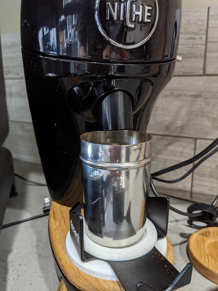 Adaptateur pour monter le porte-filtre Decent Espresso sur un moulin Niche Zero